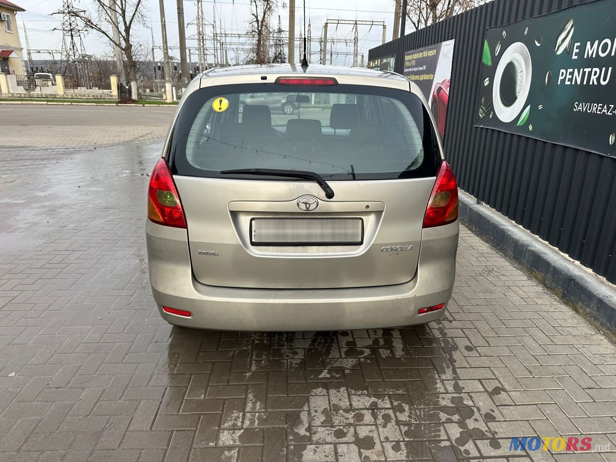 2002' Toyota Corolla Verso photo #3