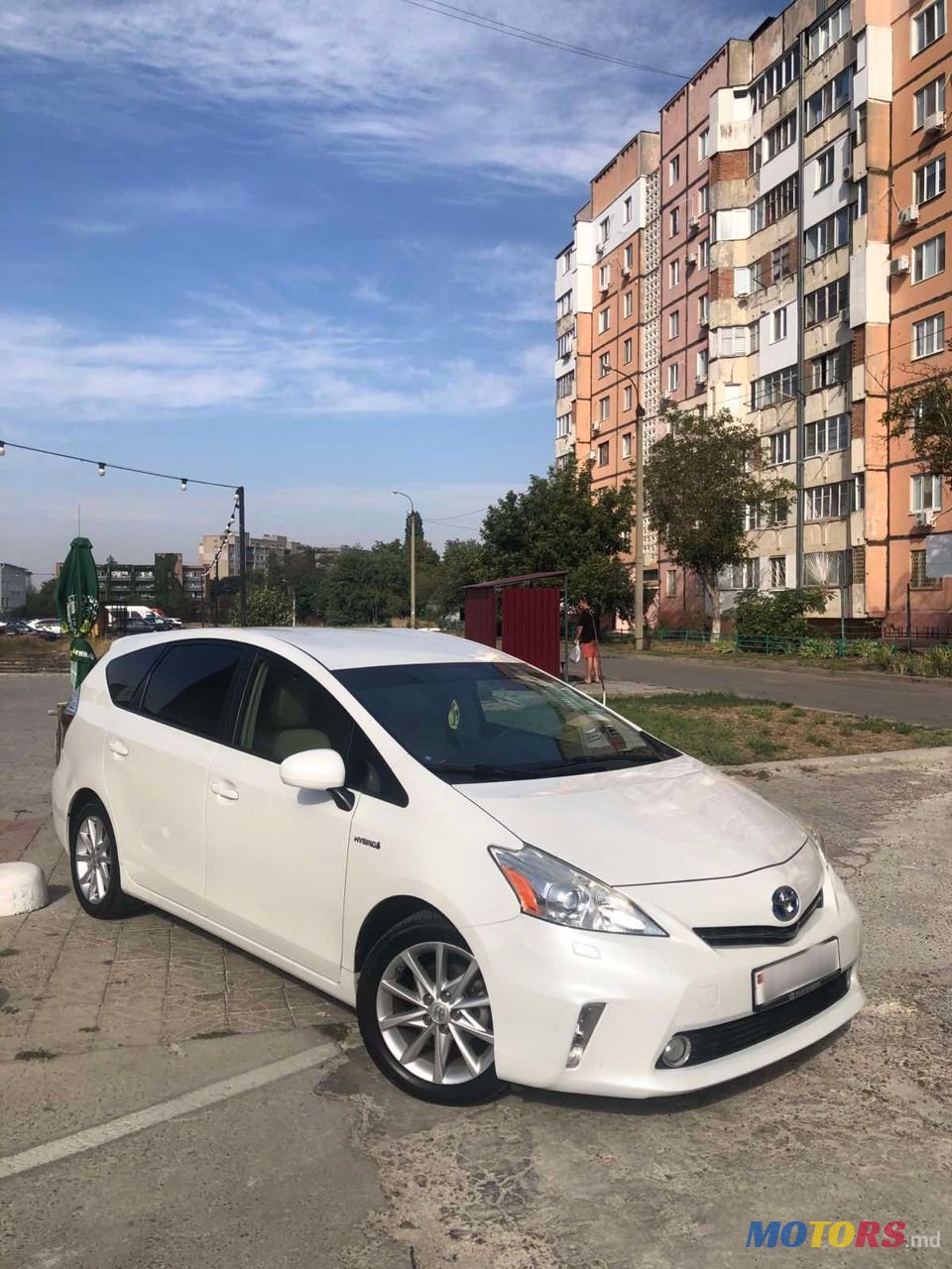 2014' Toyota Prius v photo #1