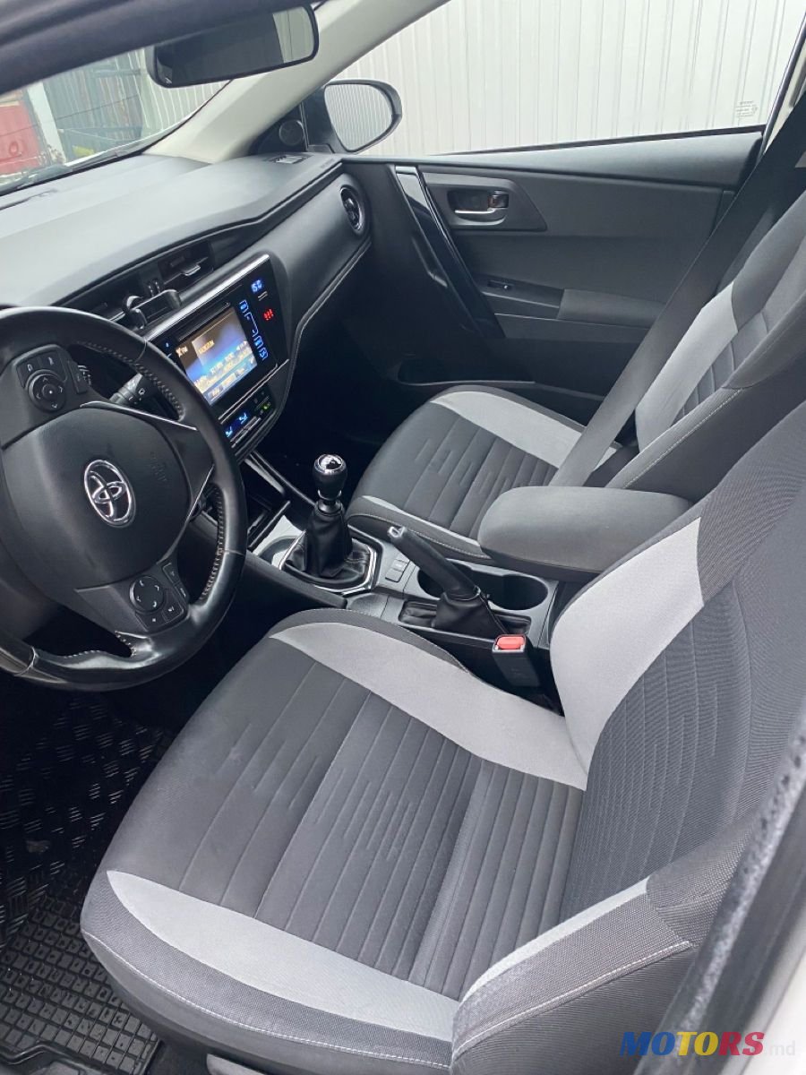 2016' Toyota Auris photo #5