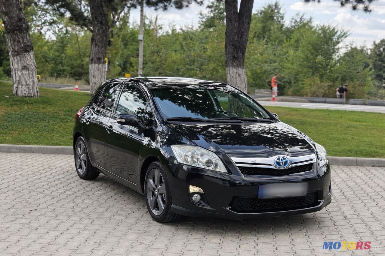 2011' Toyota Auris photo #2