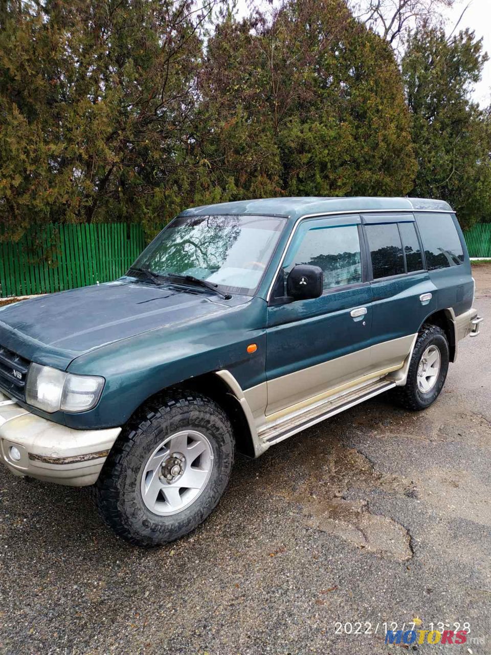 1998' Mitsubishi Pajero photo #1
