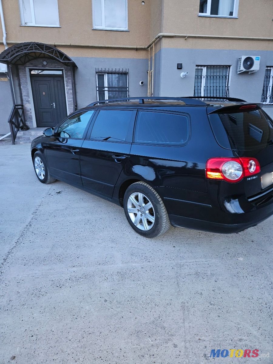 2005' Volkswagen Passat photo #2