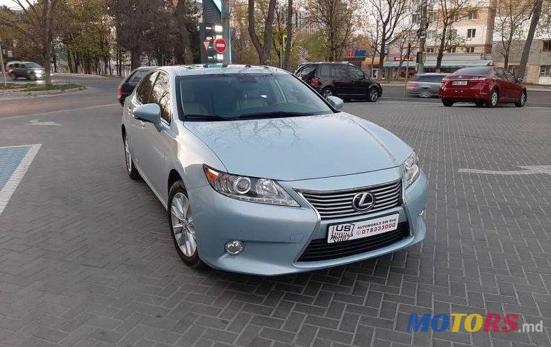 2013' Lexus ES photo #1