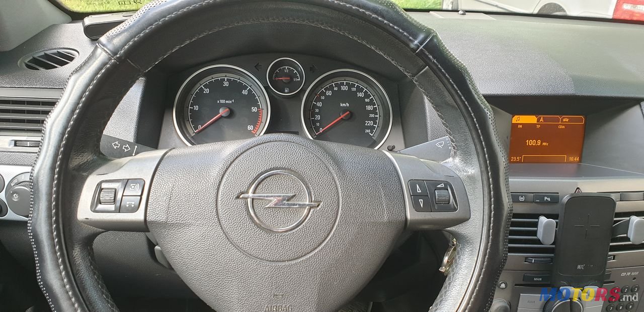 2006' Opel Astra photo #1