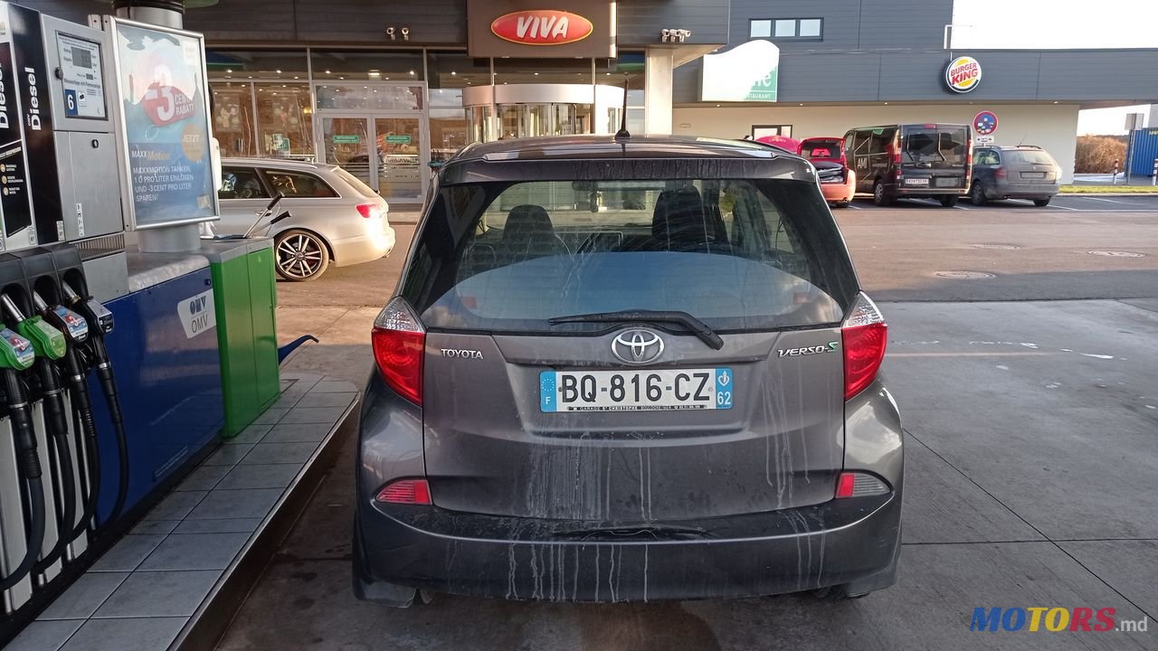 2011' Toyota Verso-S photo #3