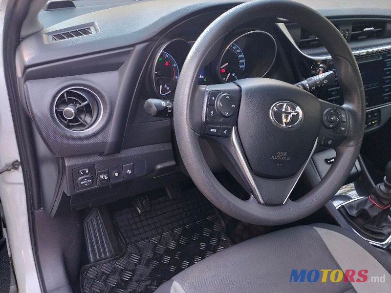 2016' Toyota Auris photo #6