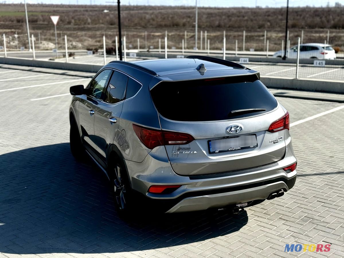 2017' Hyundai Santa Fe photo #3