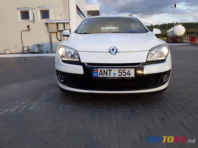 2013' Renault Megane photo #2