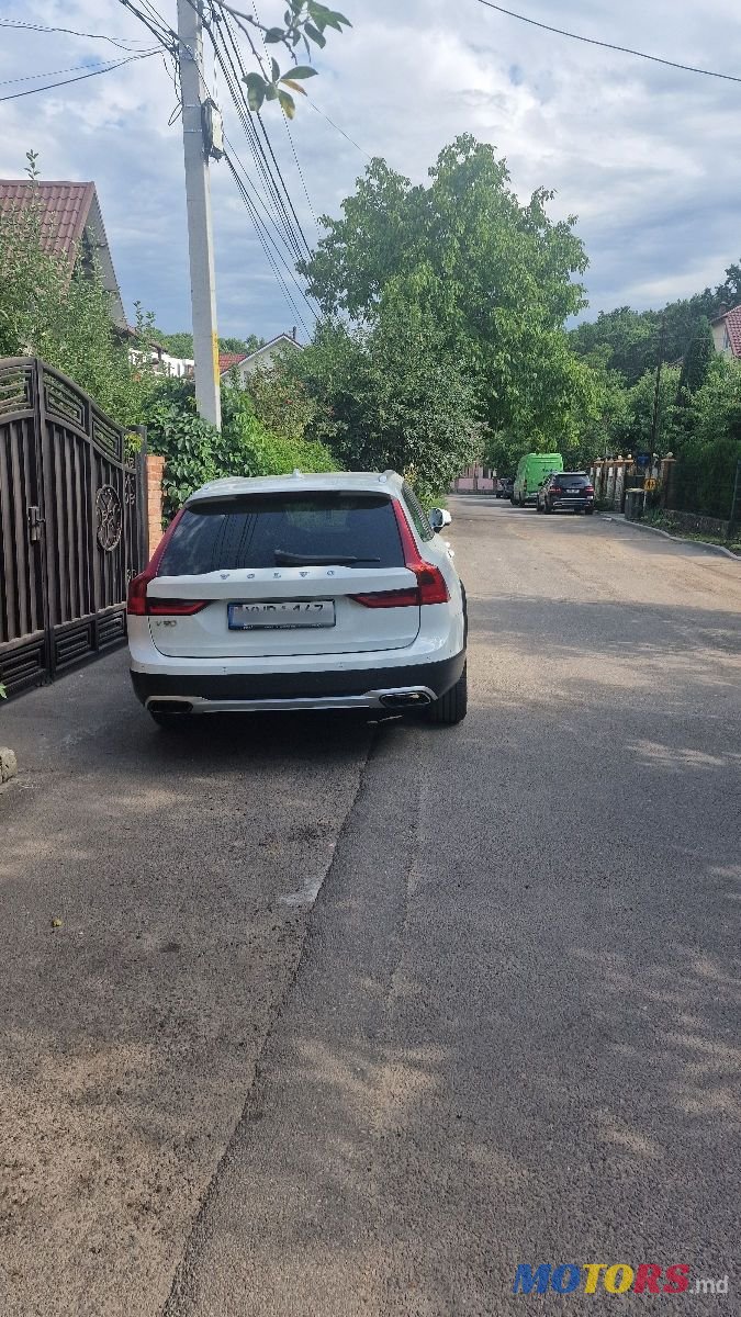 2018' Volvo V90 Cross Country photo #4