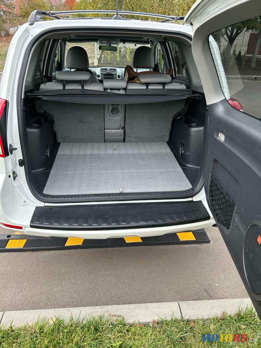 2010' Toyota RAV4 photo #5