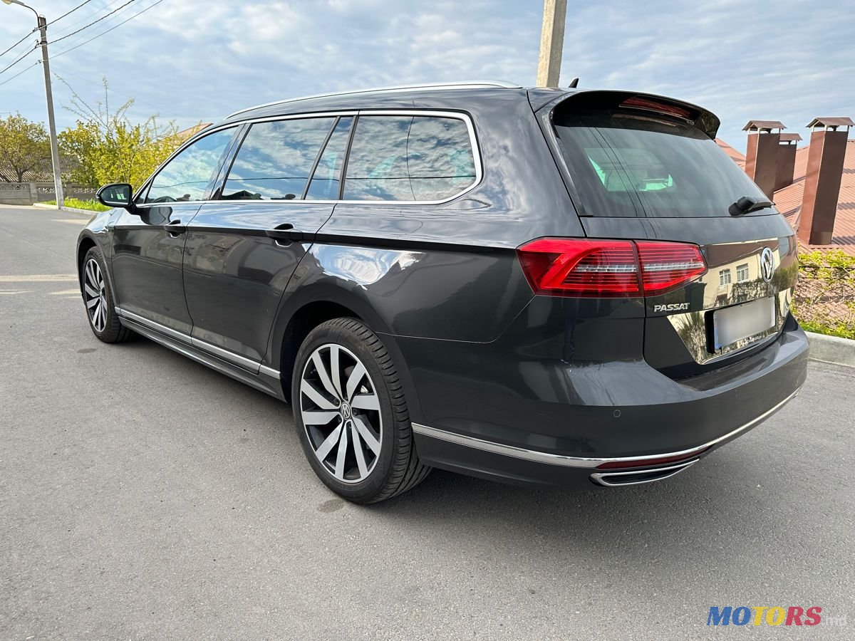 2019' Volkswagen Passat photo #3