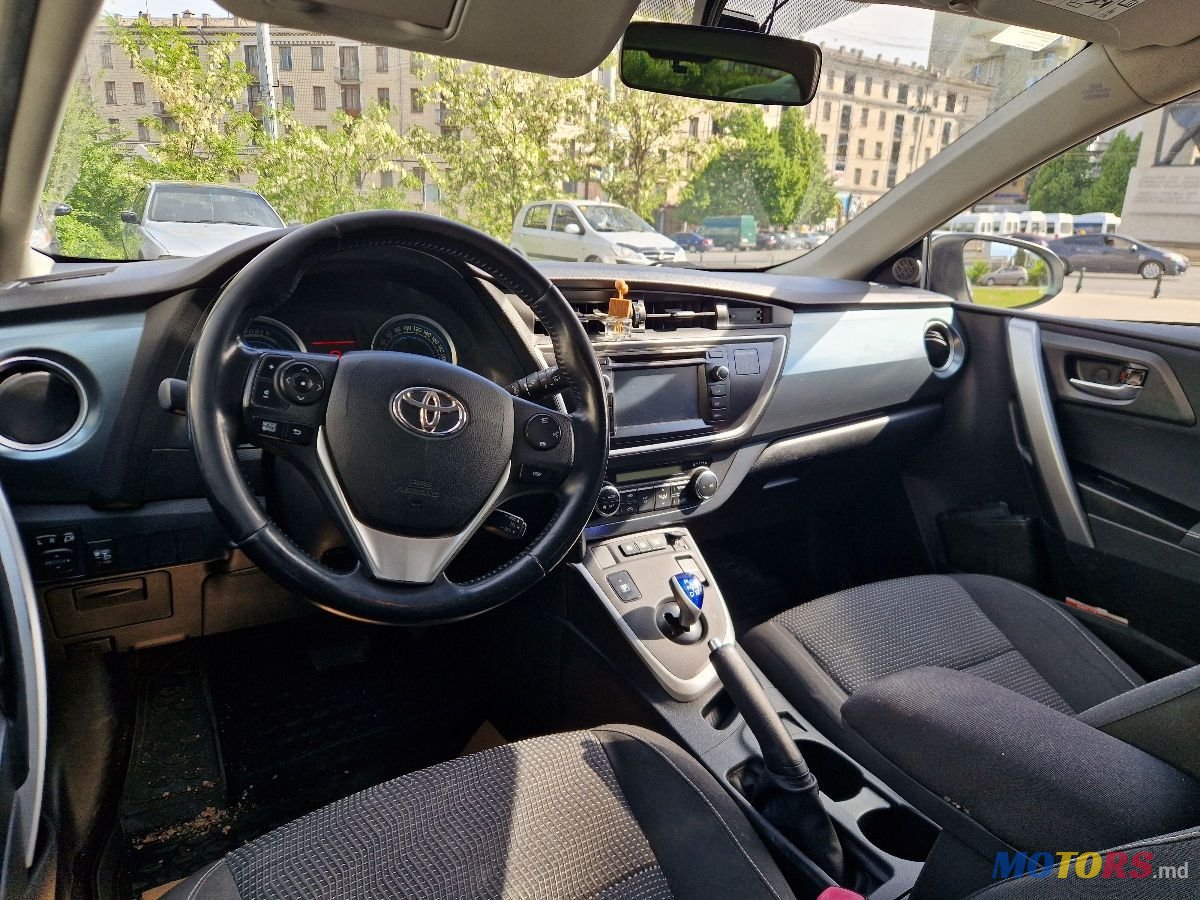 2013' Toyota Auris photo #4