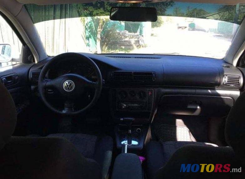 2000' Volkswagen Passat photo #1