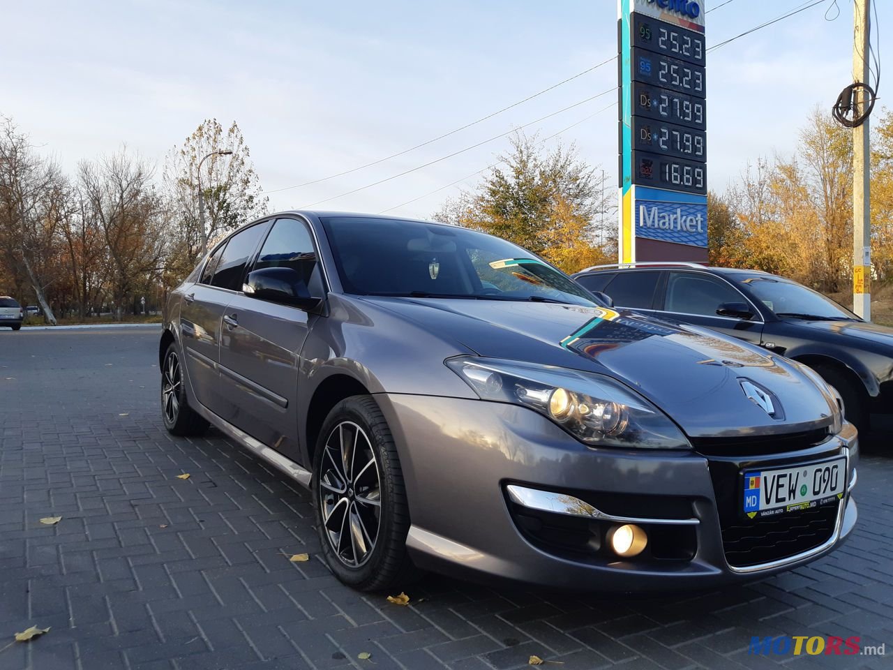 2012' Renault Laguna photo #4