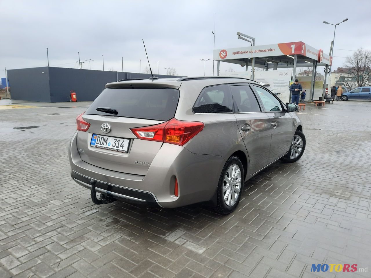 2013' Toyota Auris photo #4