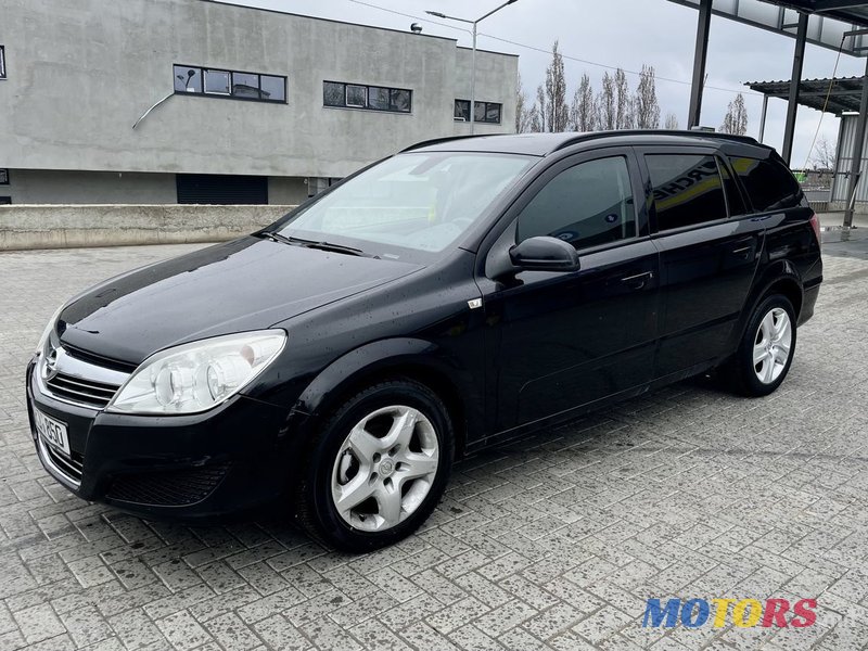 2008' Opel Astra photo #2