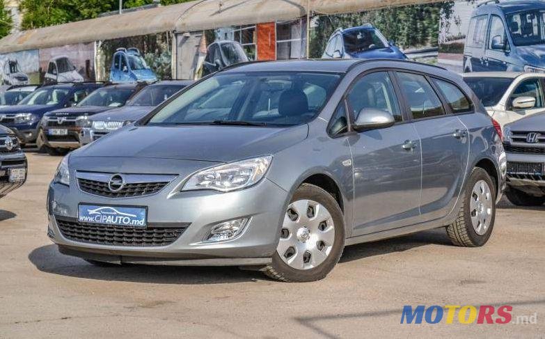 2012' Opel Astra photo #1
