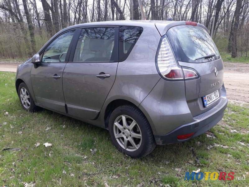 2013' Renault Scenic photo #6