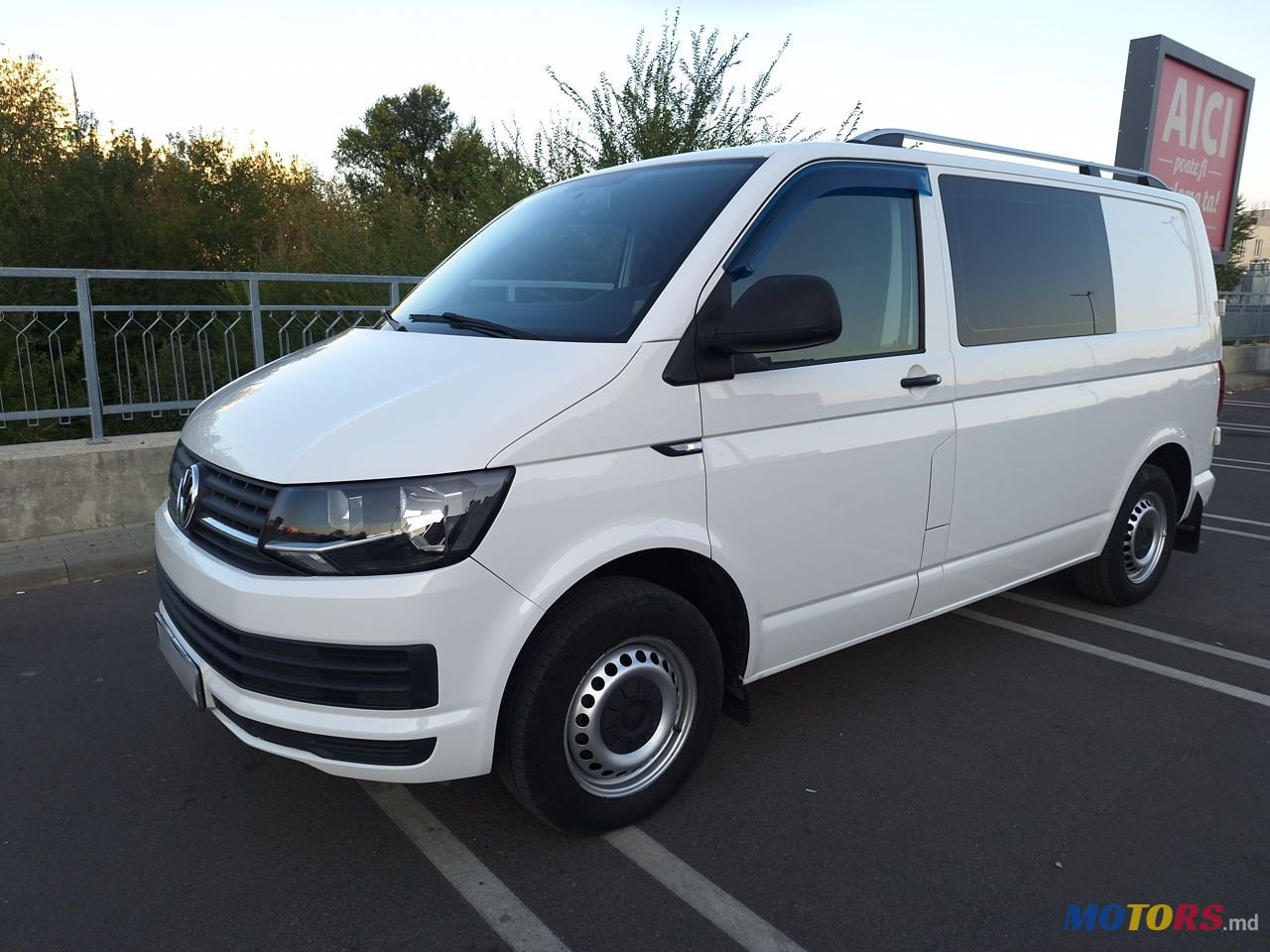 2016' Volkswagen Transporter photo #1