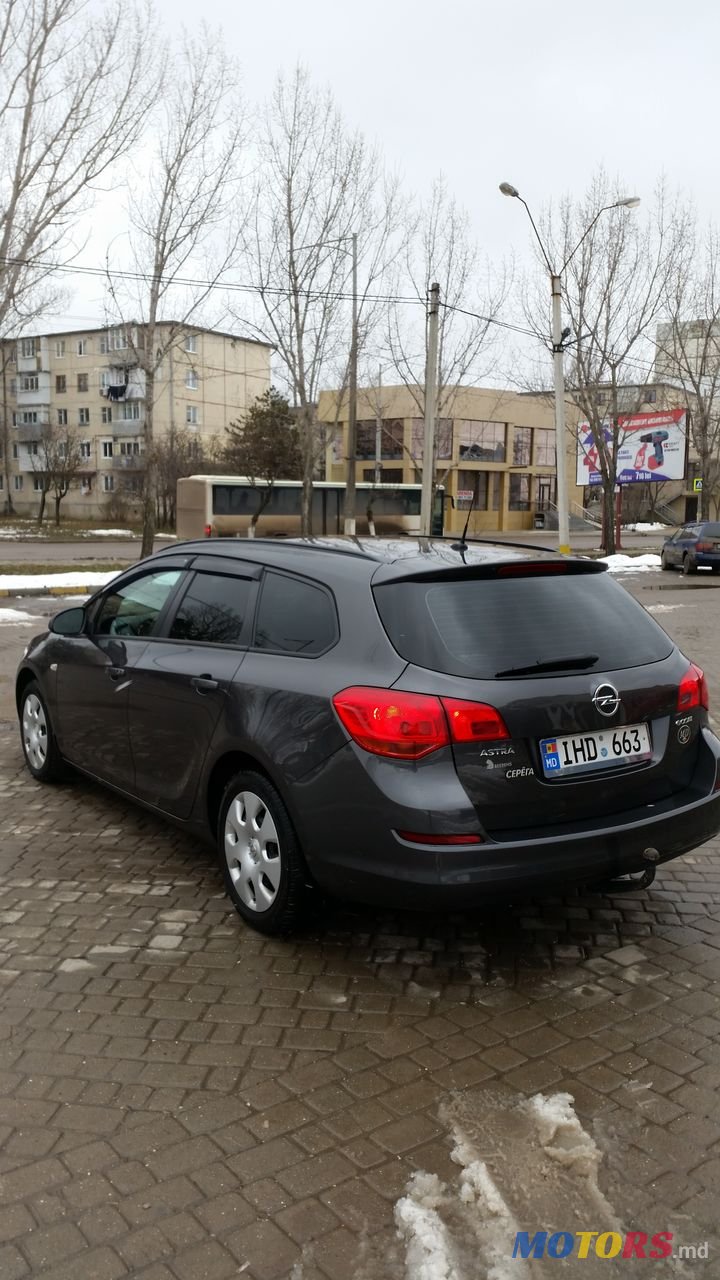 2012' Opel Astra J photo #2