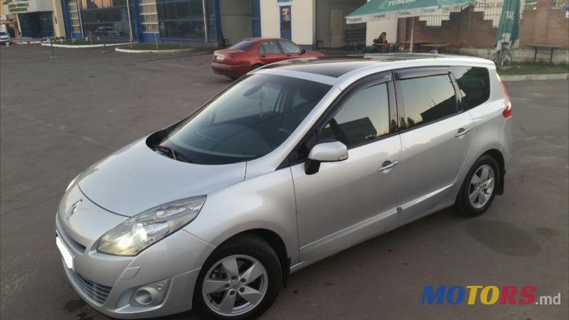 2009' Renault Scenic photo #1