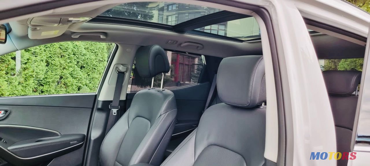 2016' Hyundai Santa Fe photo #6