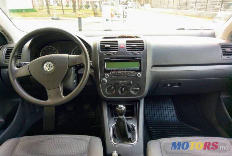 2009' Volkswagen Golf photo #3