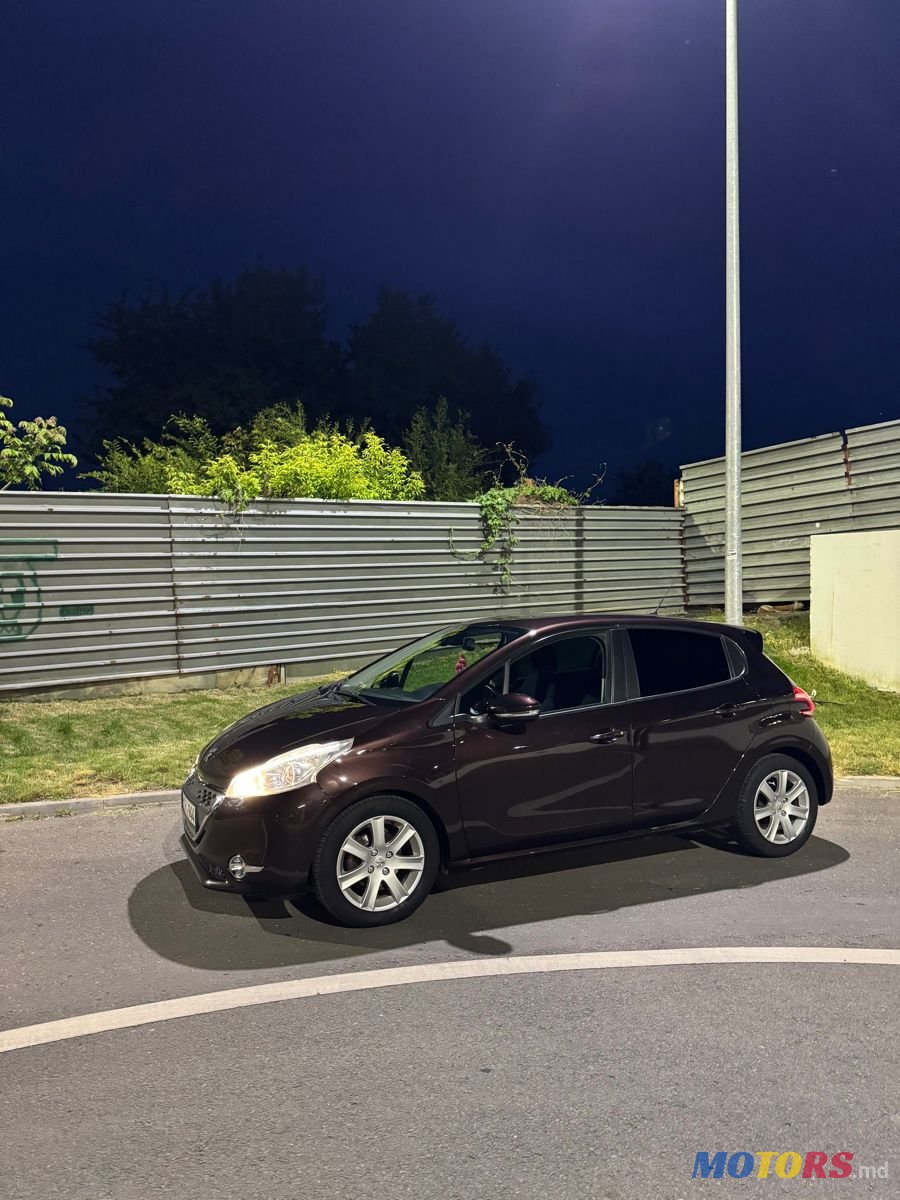 2012' Peugeot 208 photo #3