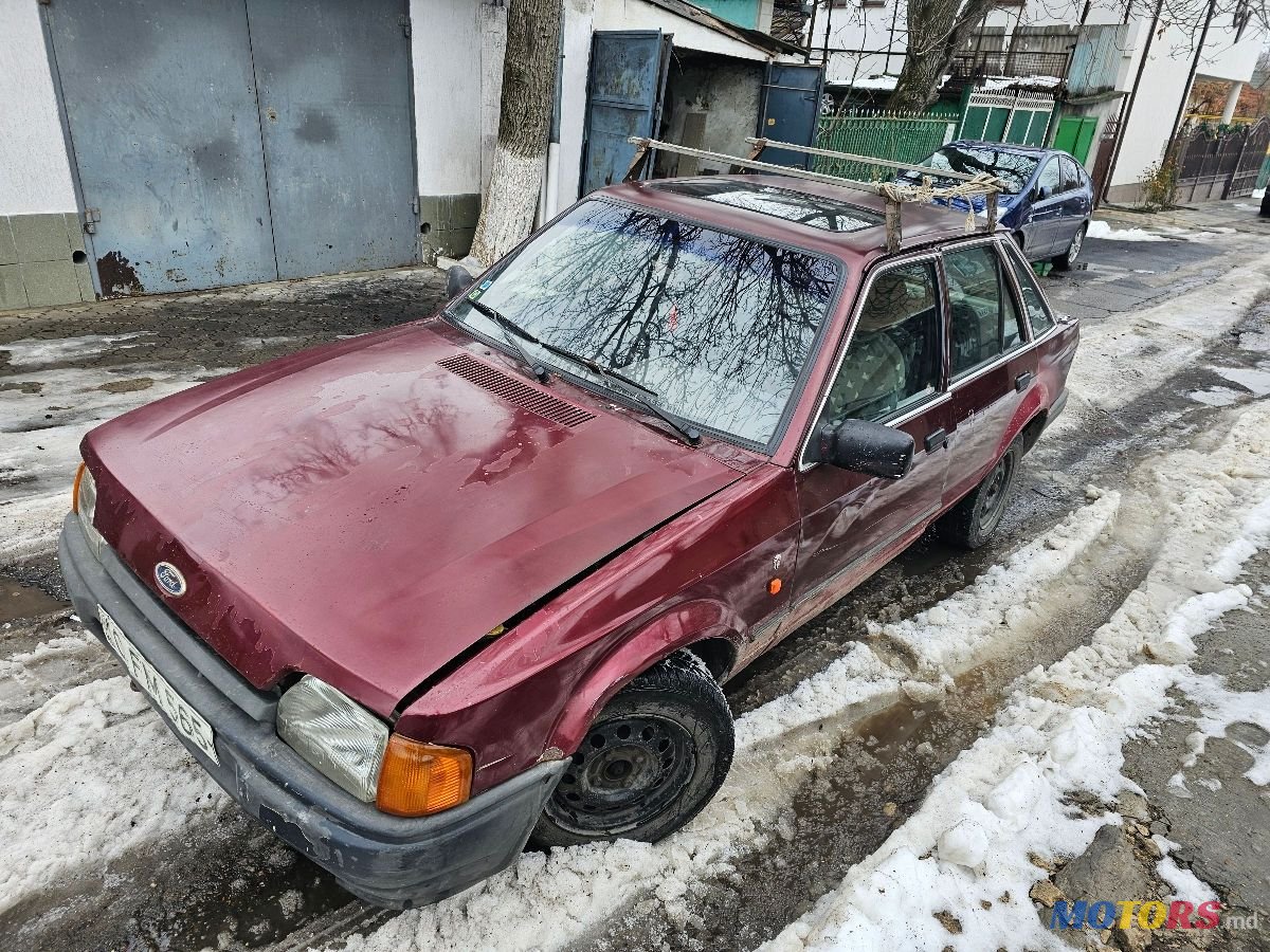 1990' Ford Escort photo #1