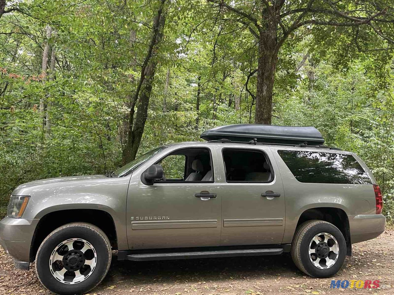 2009' Chevrolet Suburban photo #4