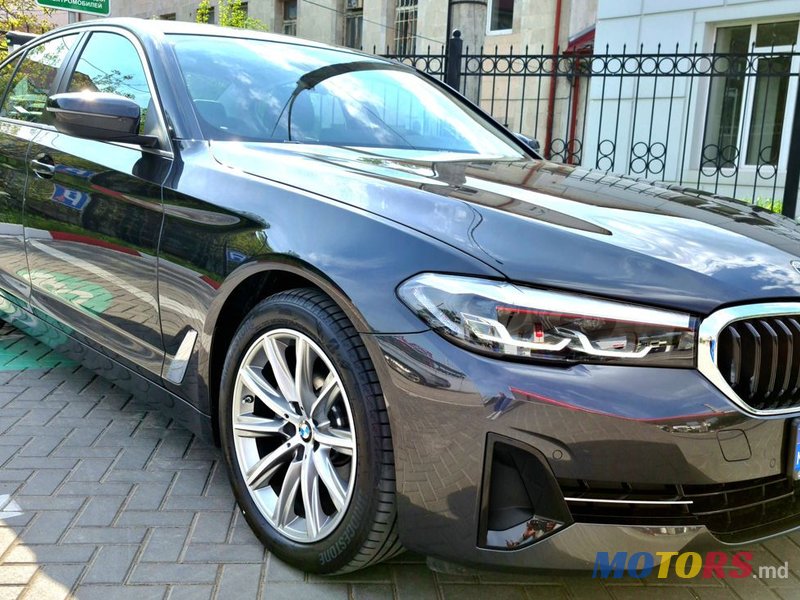 2020' BMW 5 Series photo #1