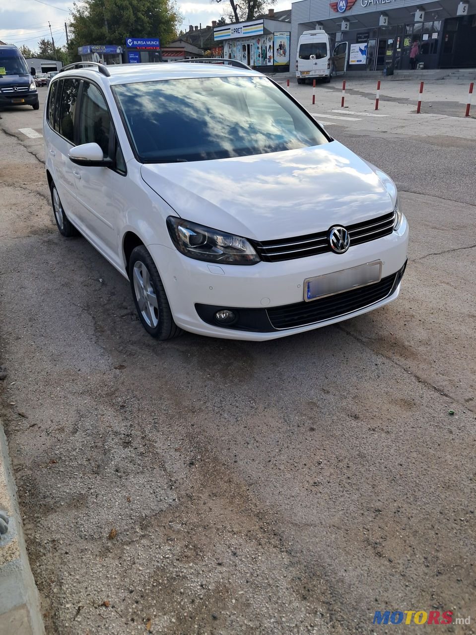 2012' Volkswagen Touran photo #1