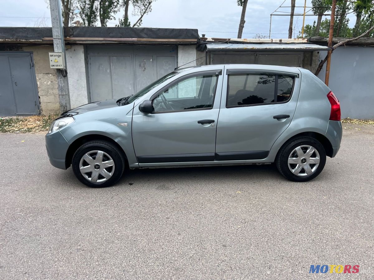 2010' Dacia Sandero photo #2