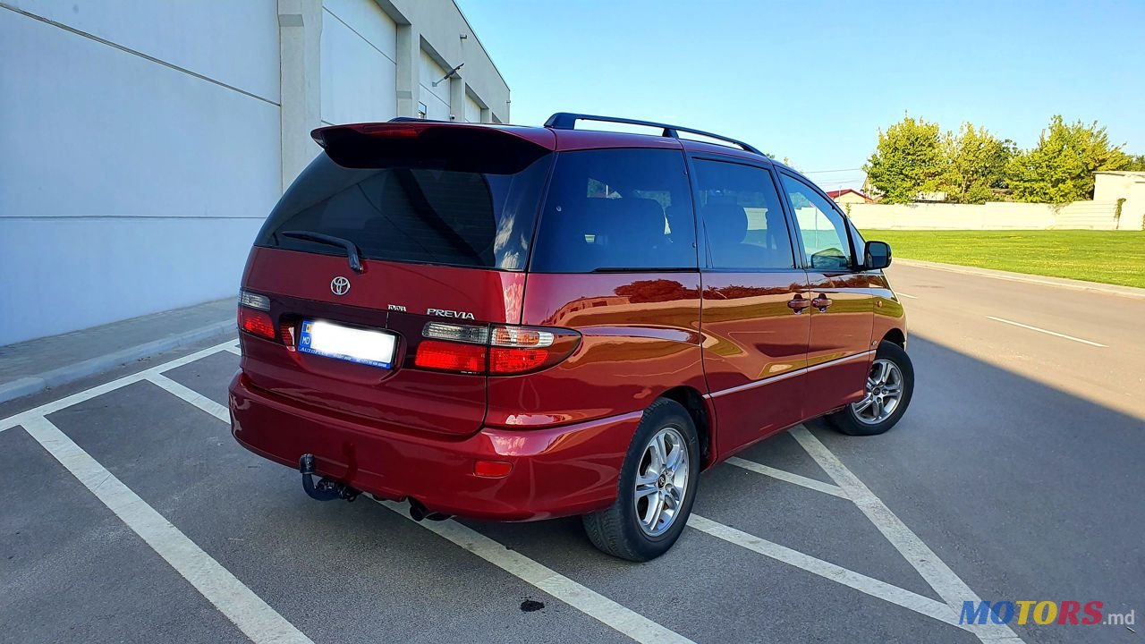 2002' Toyota Previa photo #1