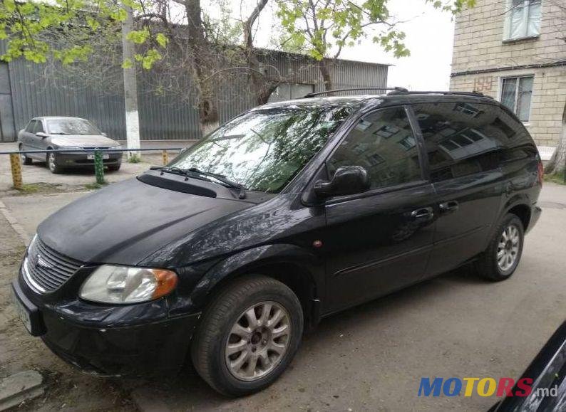 2001' Chrysler Grand Voyager photo #1