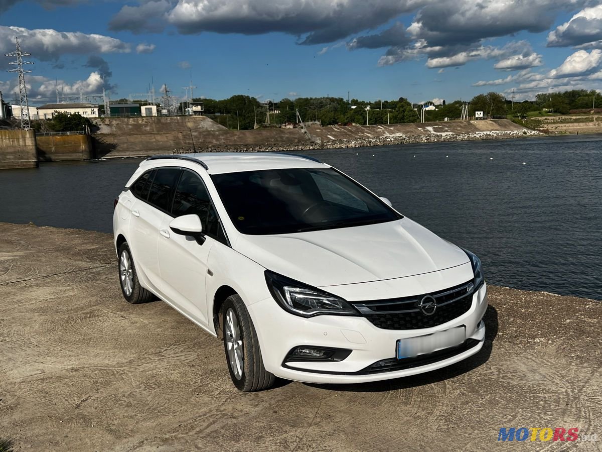 2018' Opel Astra photo #1