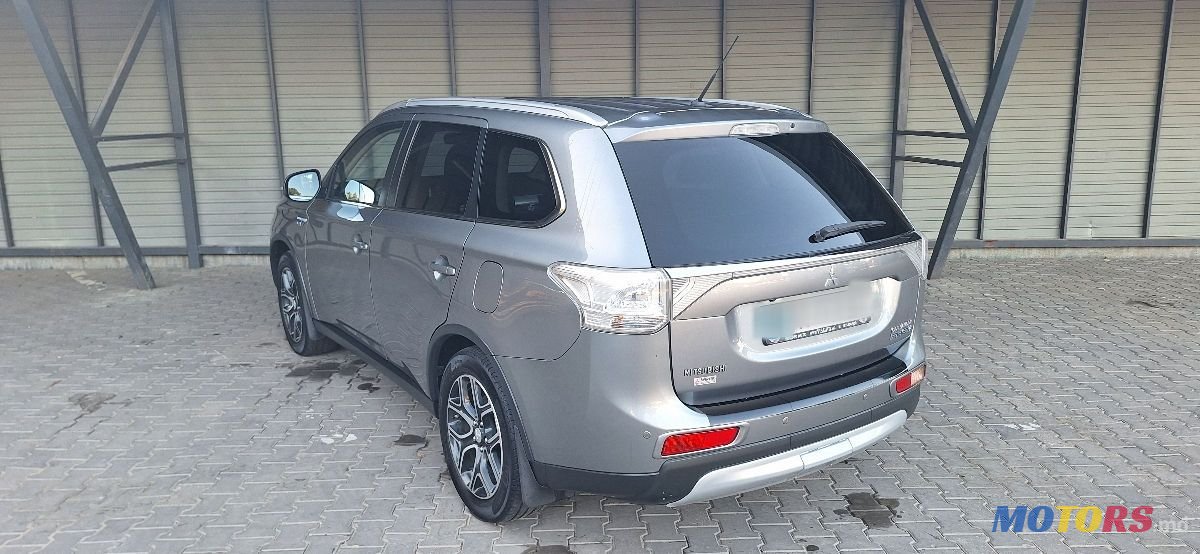 2016' Mitsubishi Outlander photo #3