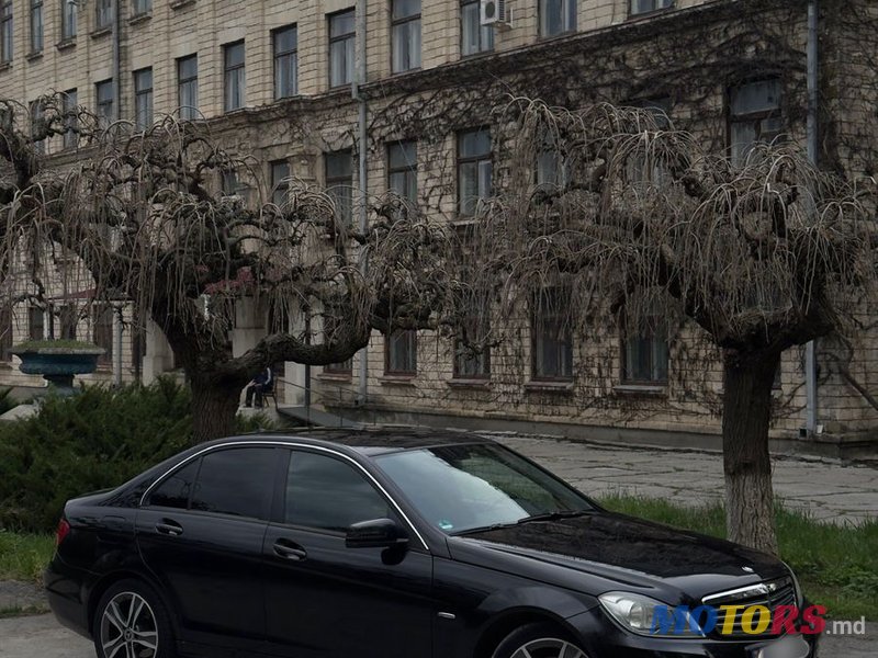 2011' Mercedes-Benz C-Class photo #2