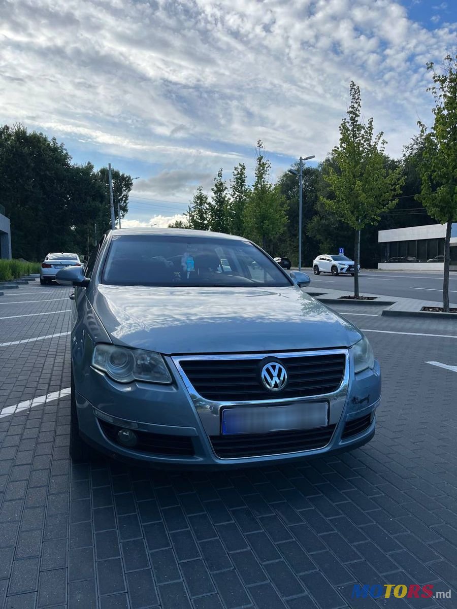 2009' Volkswagen Passat photo #2