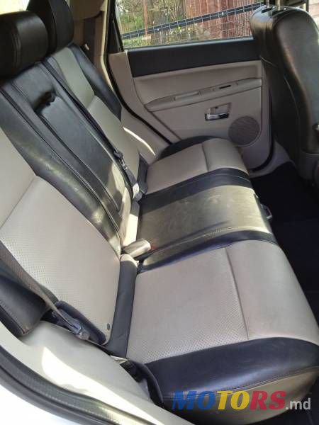 2008' Jeep Grand Cherokee photo #3