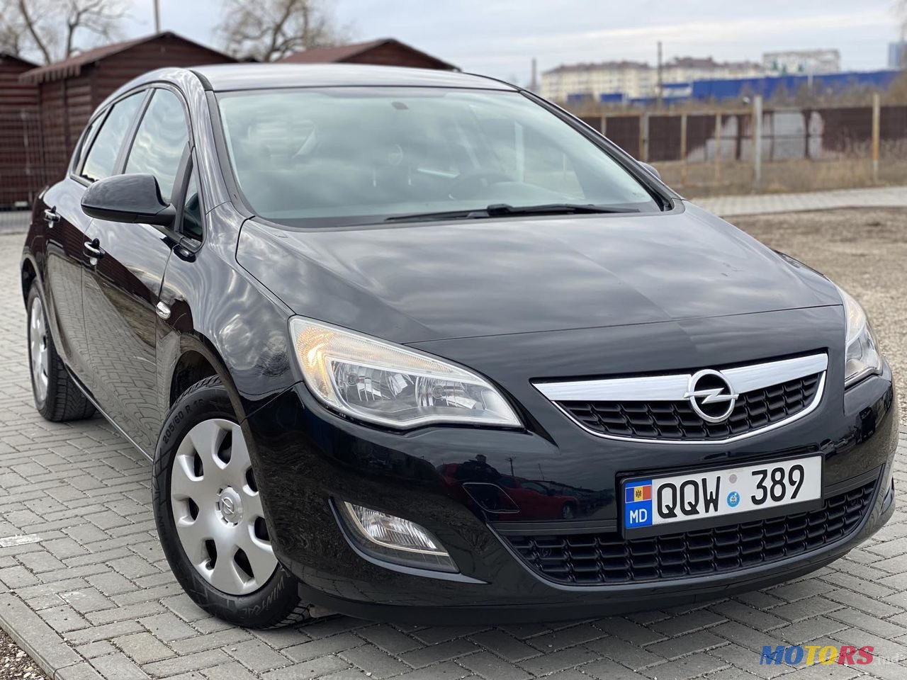2011' Opel Astra photo #2