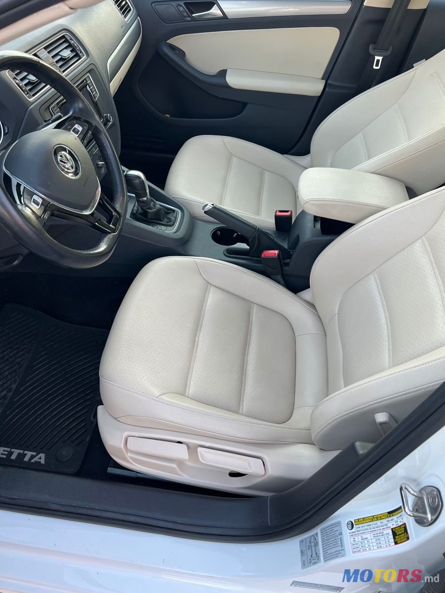 2017' Volkswagen Jetta photo #6