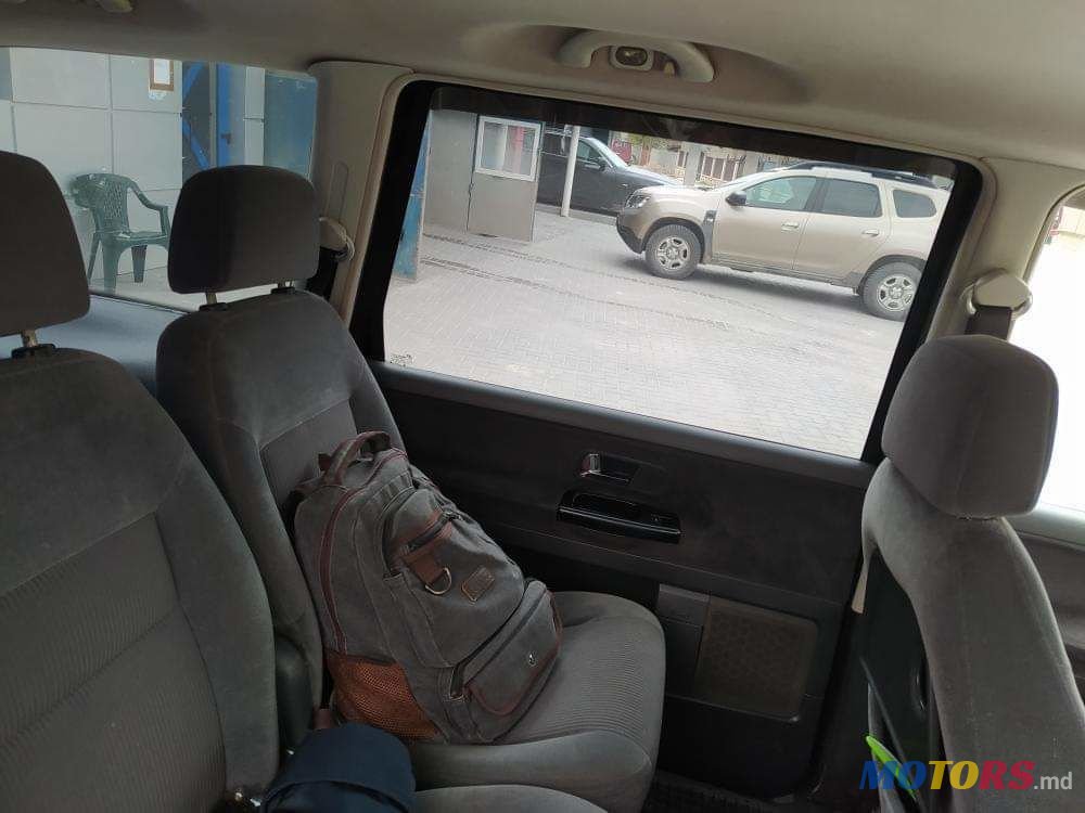 2004' Volkswagen Sharan photo #2