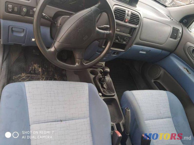 2002' Mitsubishi Space Star photo #2