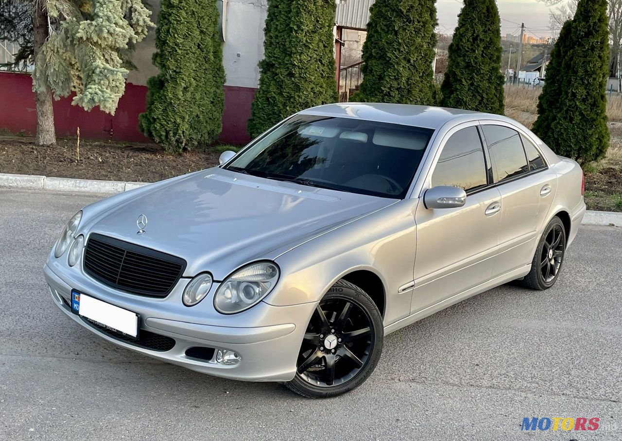 2005' Mercedes-Benz E Класс photo #3