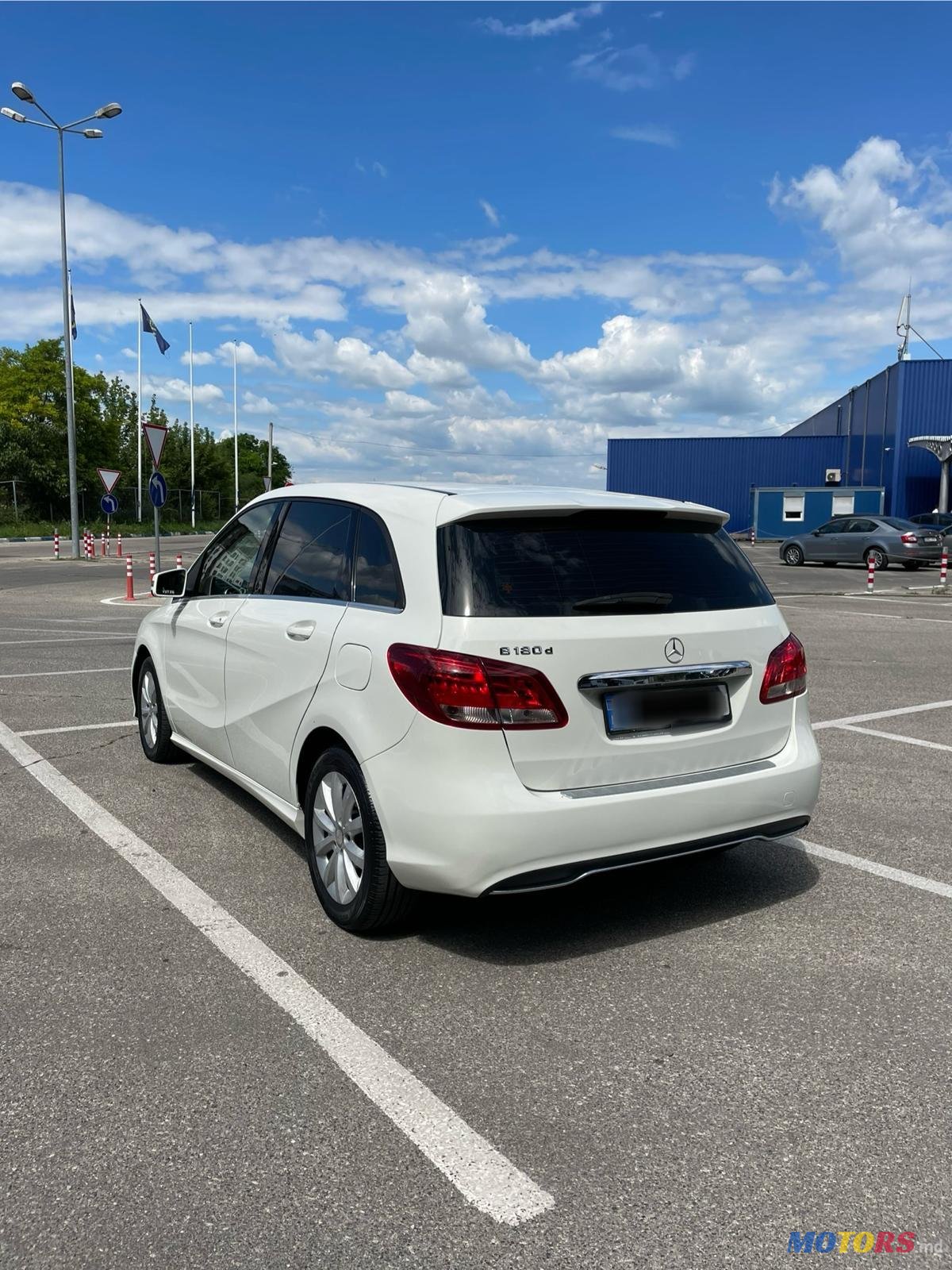 2015' Mercedes-Benz 180 photo #1