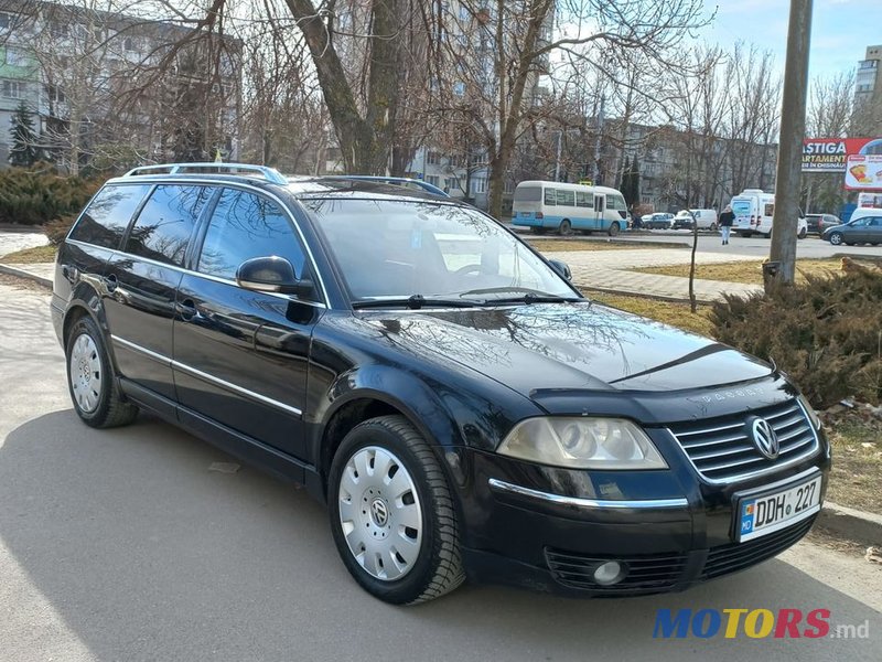 2005' Volkswagen Passat photo #1