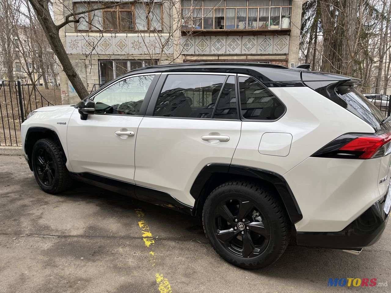 2020' Toyota RAV4 photo #2