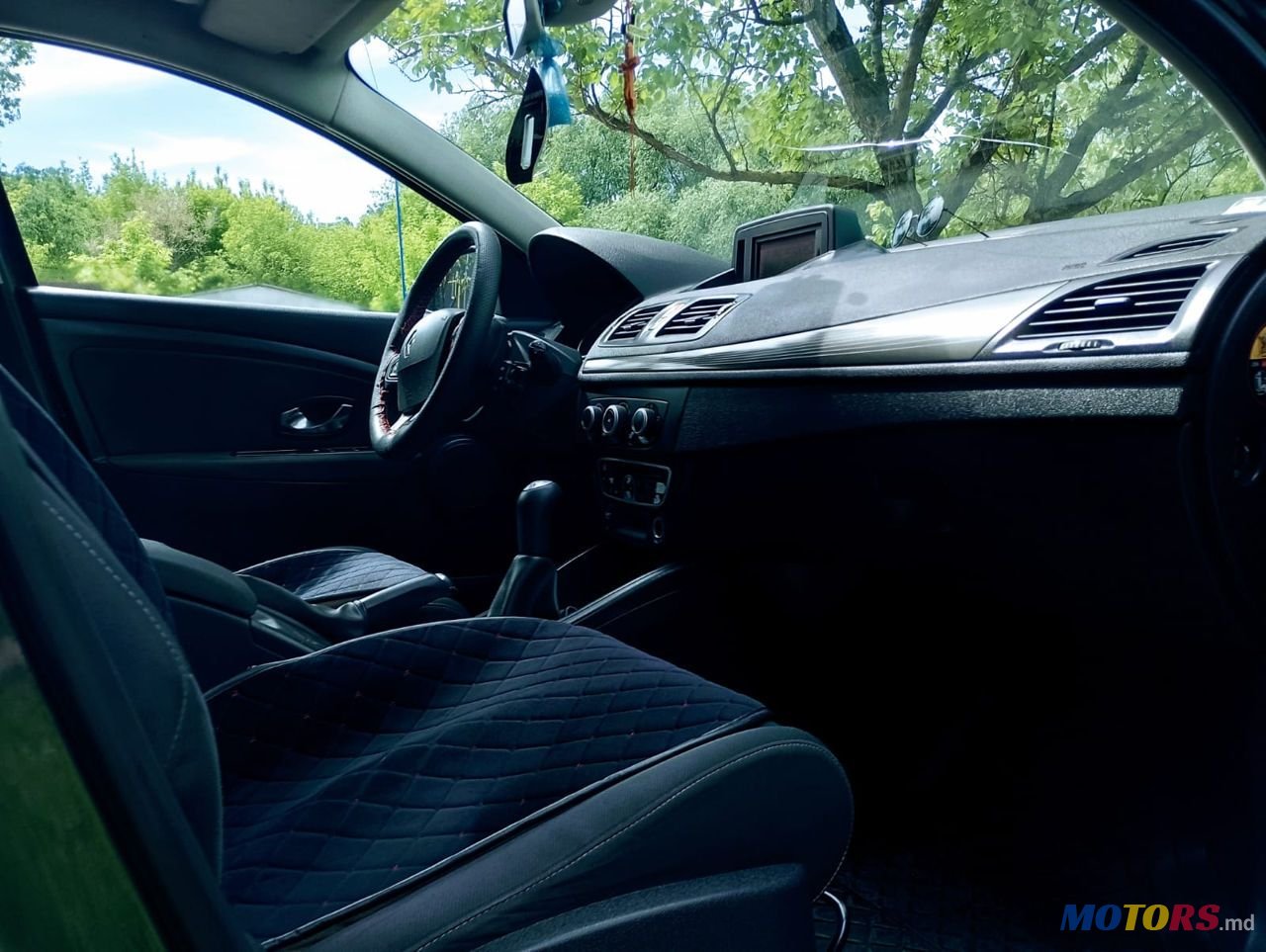 2010' Renault Megane photo #2