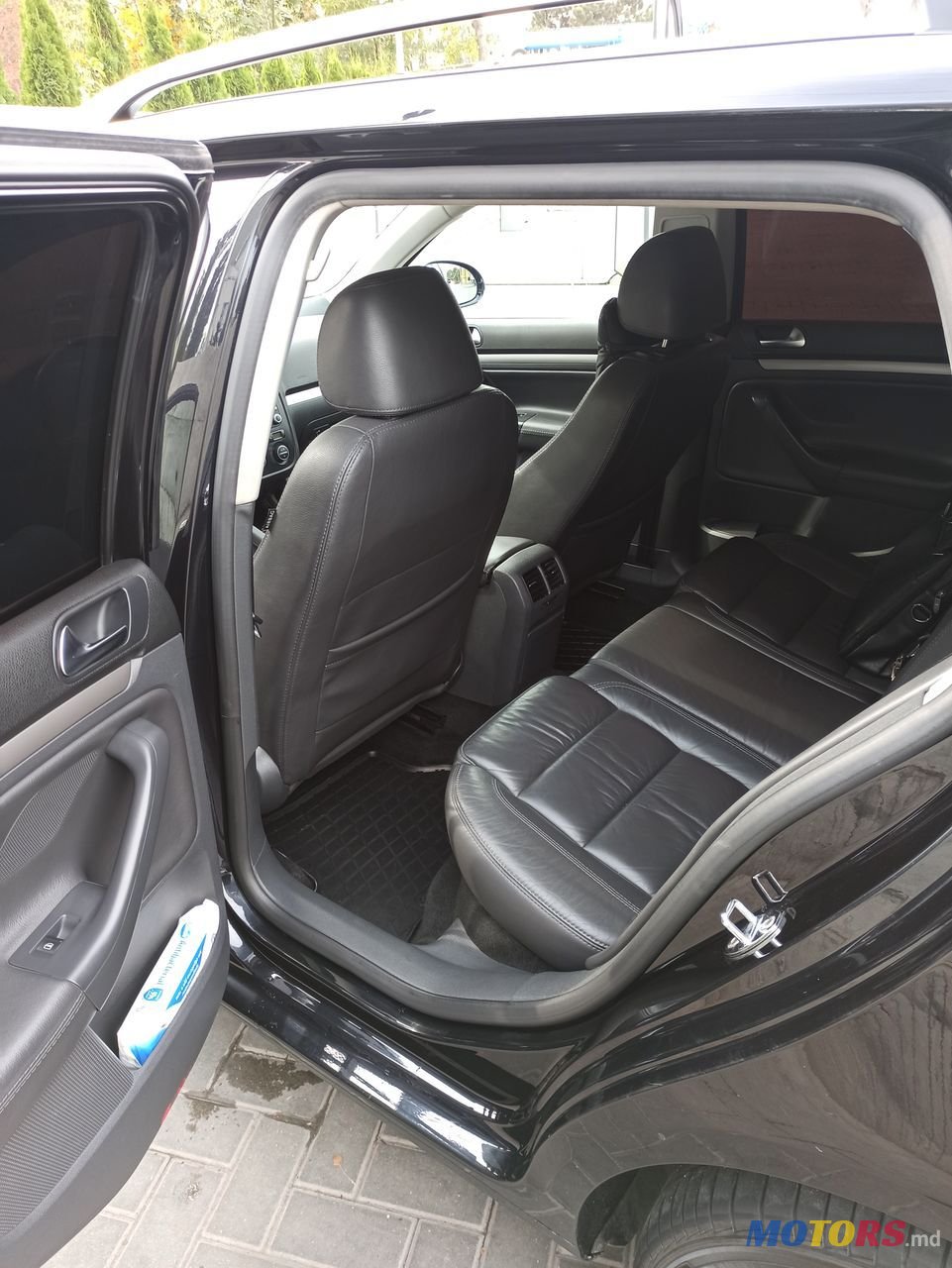 2008' Volkswagen Golf photo #4